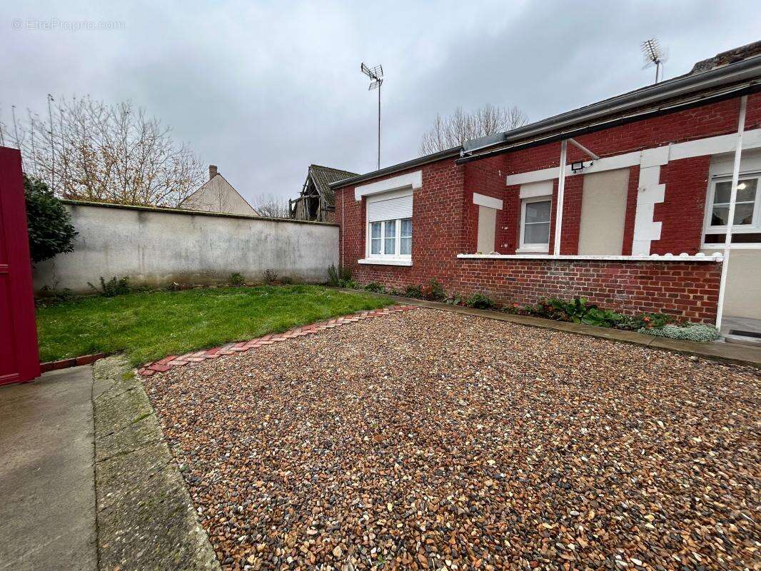 Maison à MAIGNELAY-MONTIGNY