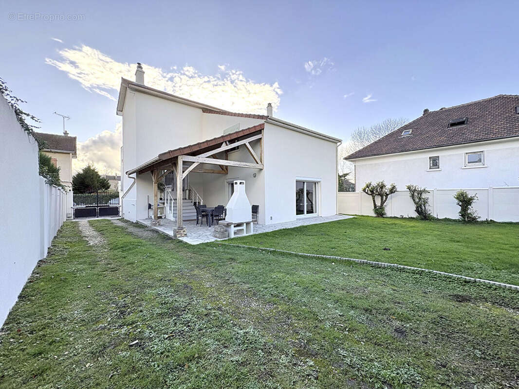 Maison à SAINT-CYR-L'ECOLE