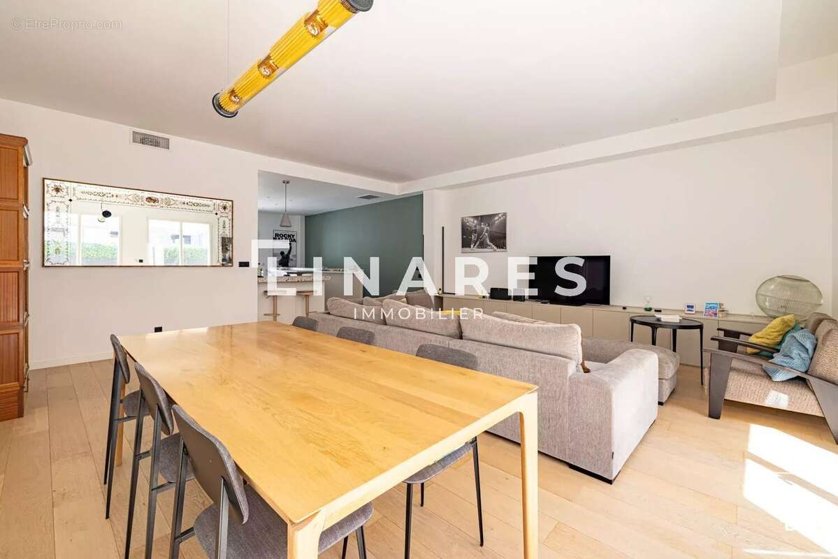 Appartement à MARSEILLE-1E
