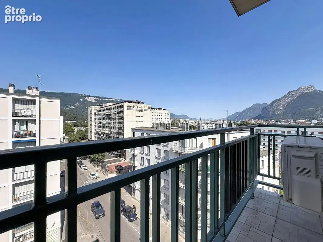 Appartement T5 (en T4) au DERNIER ÉTAGE avec balcon + cave - photo 12