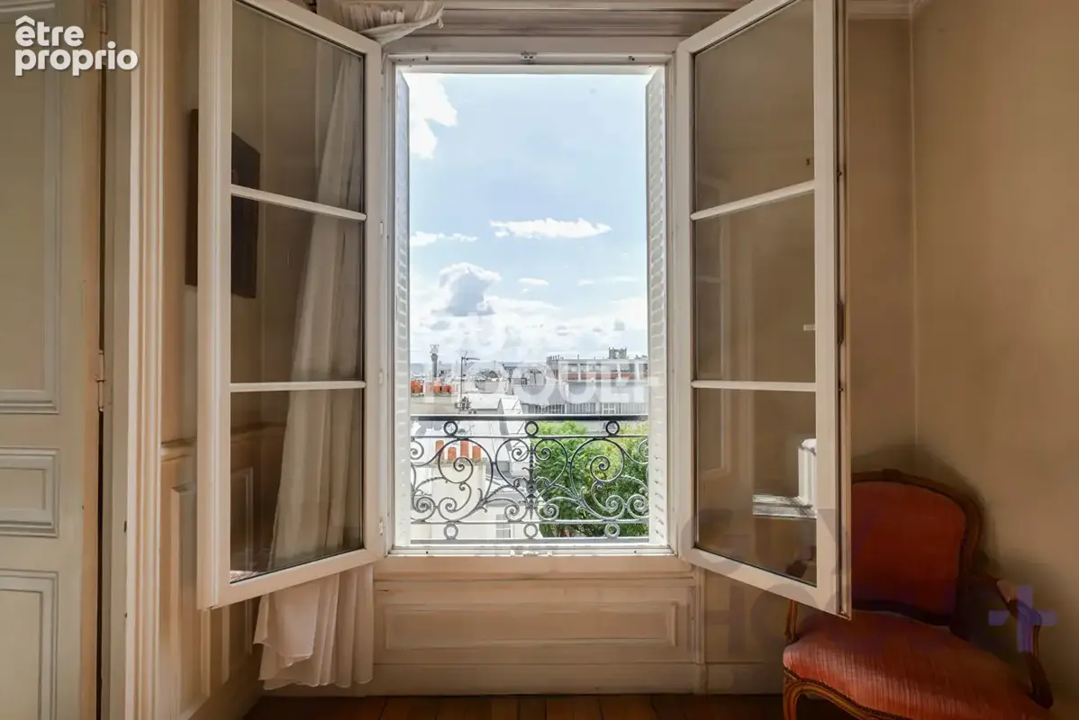 RARE - Appartement 4 Pièces de 70 m2 Aux Abbesses - Vue sur Paris - photo 3