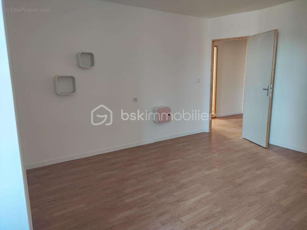 Maison à EYMOUTIERS