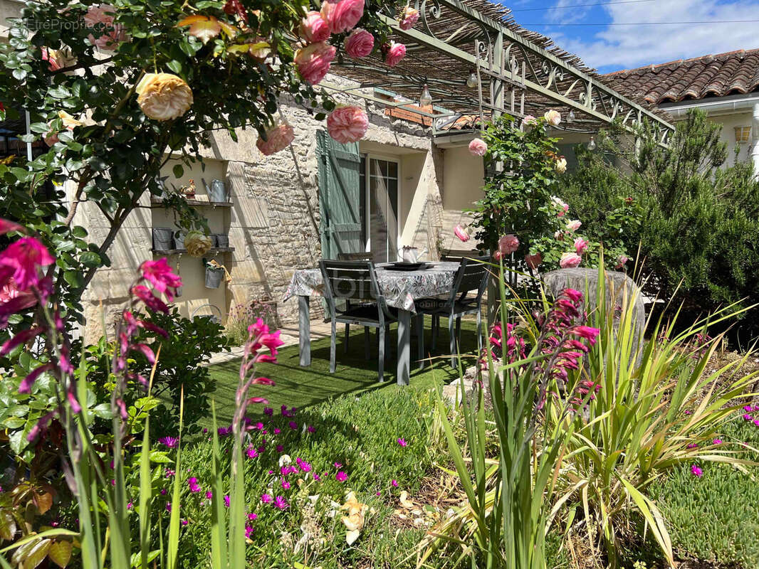 Maison à COULGENS