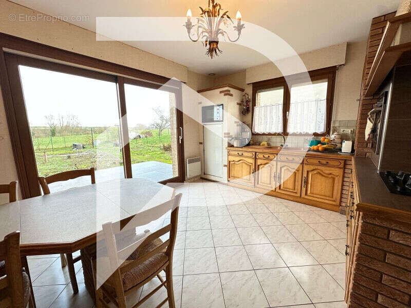 Maison à CREVECOEUR-SUR-L&#039;ESCAUT