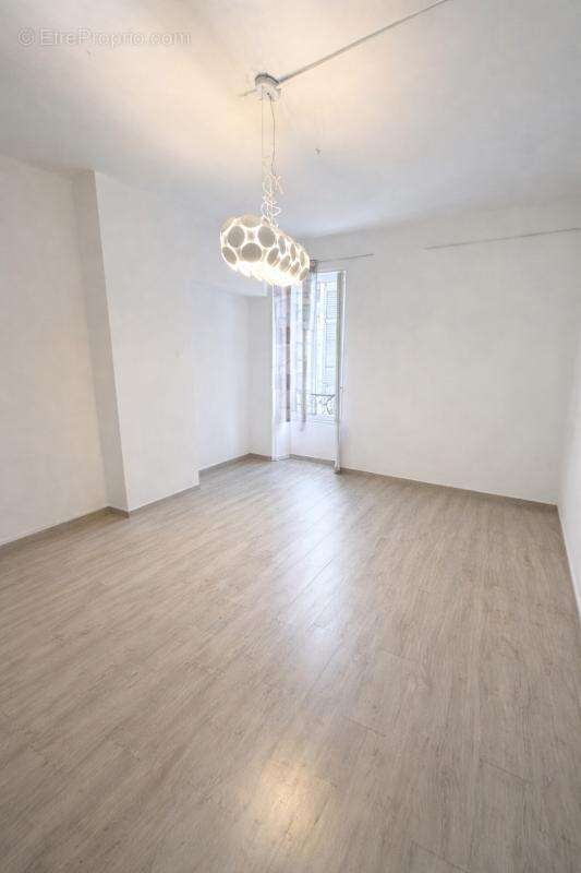 Appartement à MARSEILLE-3E