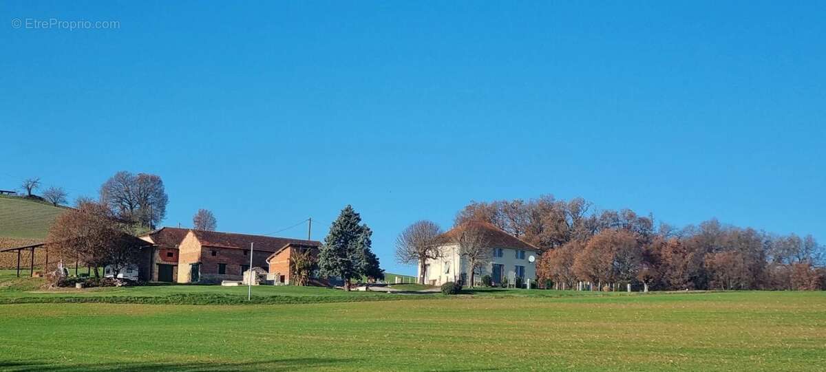 Maison à CASTELNAU-MONTRATIER