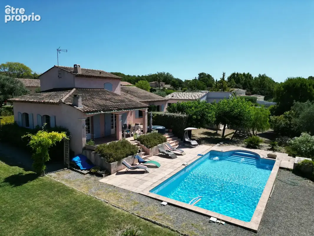 Maison à BAGNOLS-EN-FORET