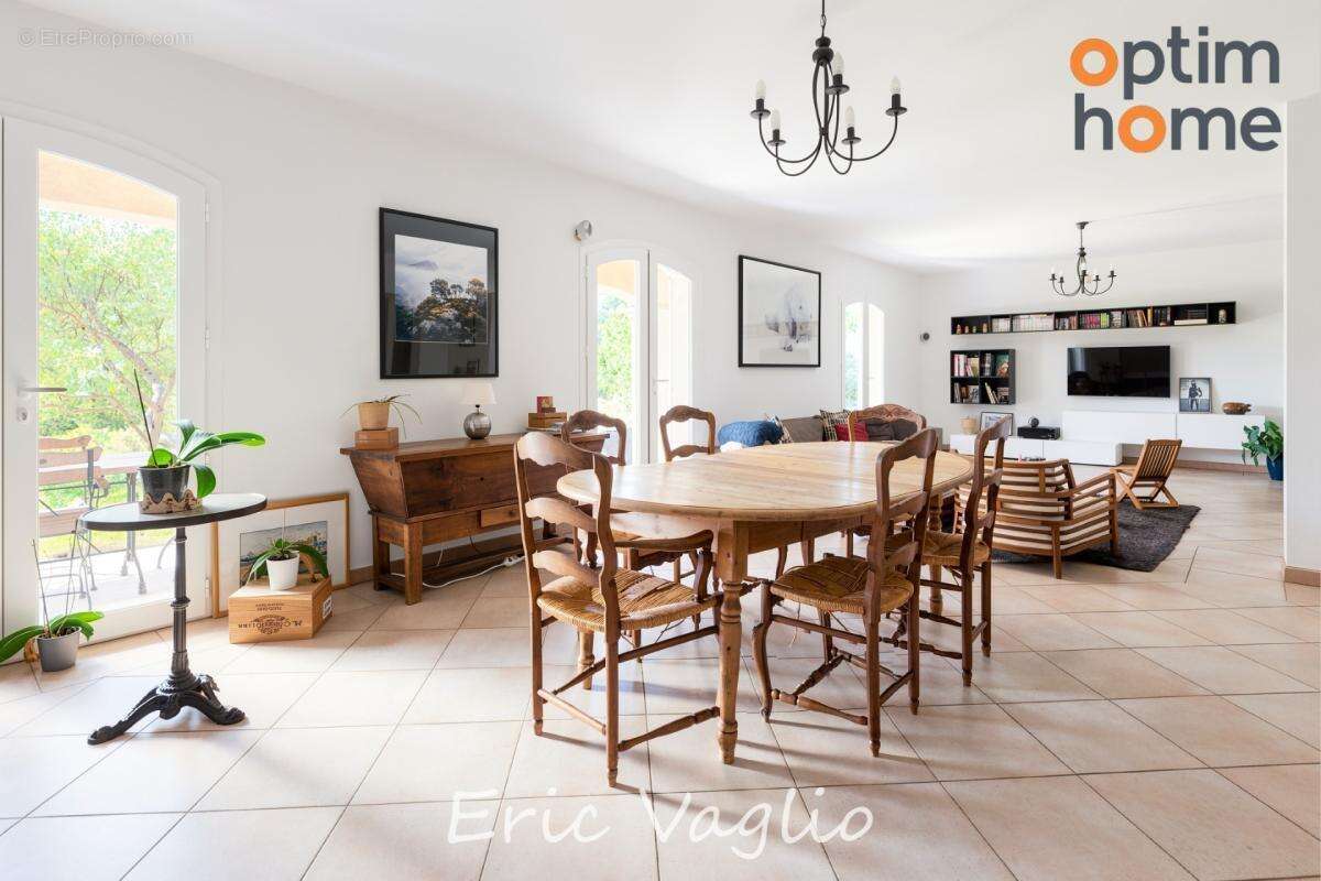 Bouc Bel Air (Aix à 10 mn) - Vente Belle Villa T5 de 269 M2, sur un terrain clos et arboré de 1257 M2 avec piscine, proche IBS,  - photo 9
