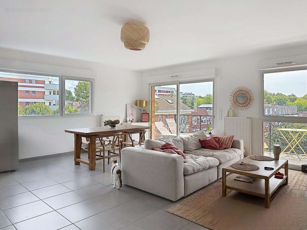 Appartement 82 m² à La Madeleine  - photo 3