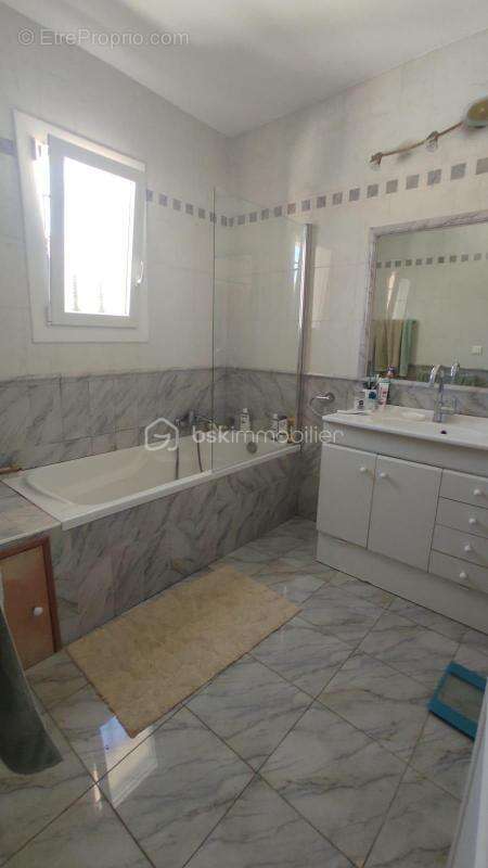 Sanary - maison - double sejour - 3 chambres - photo 11