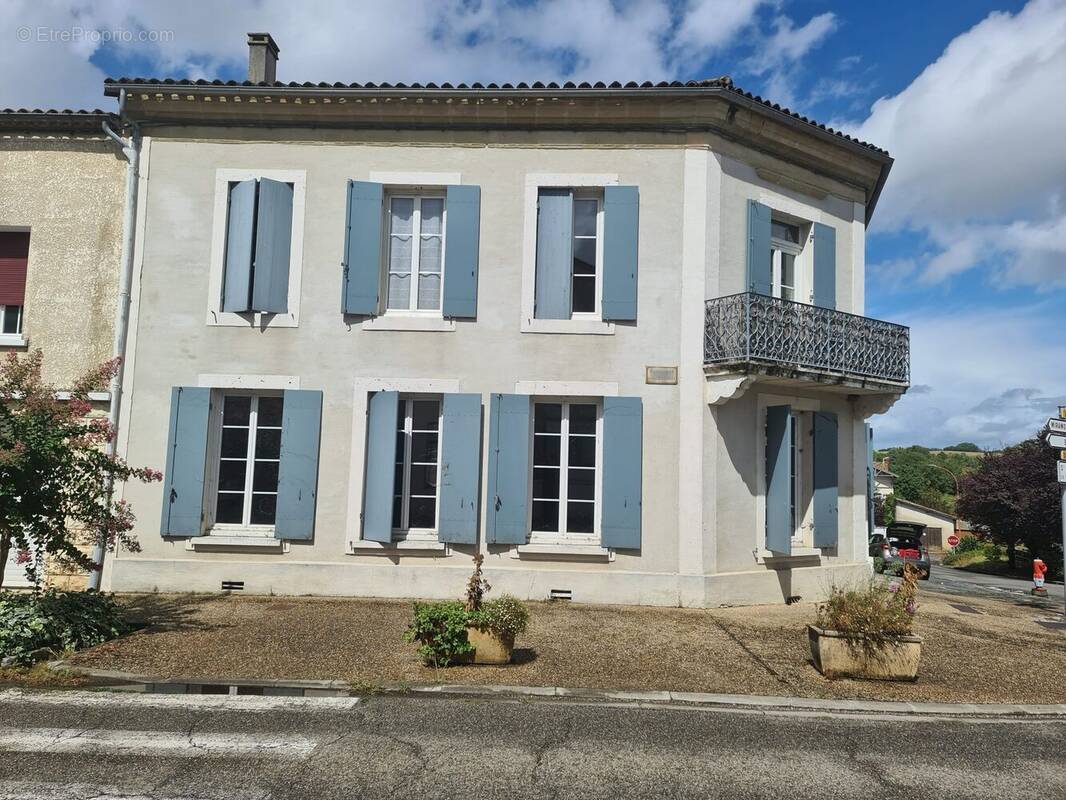 Façade  - Maison à LAUZUN