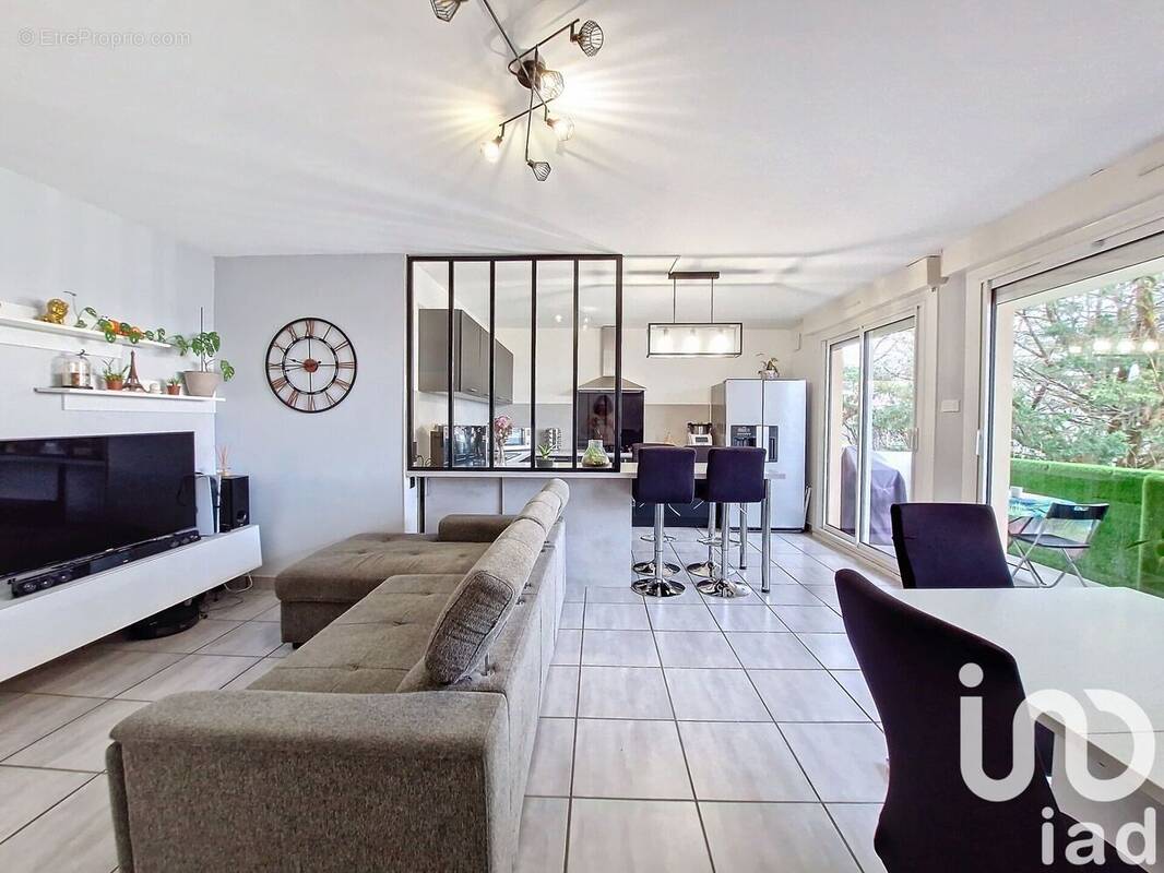 Photo 1 - Appartement à DECINES-CHARPIEU