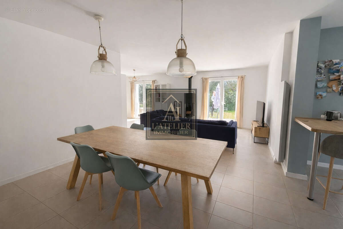 Maison récente avec 5 chambres, piscine et garage - photo 17