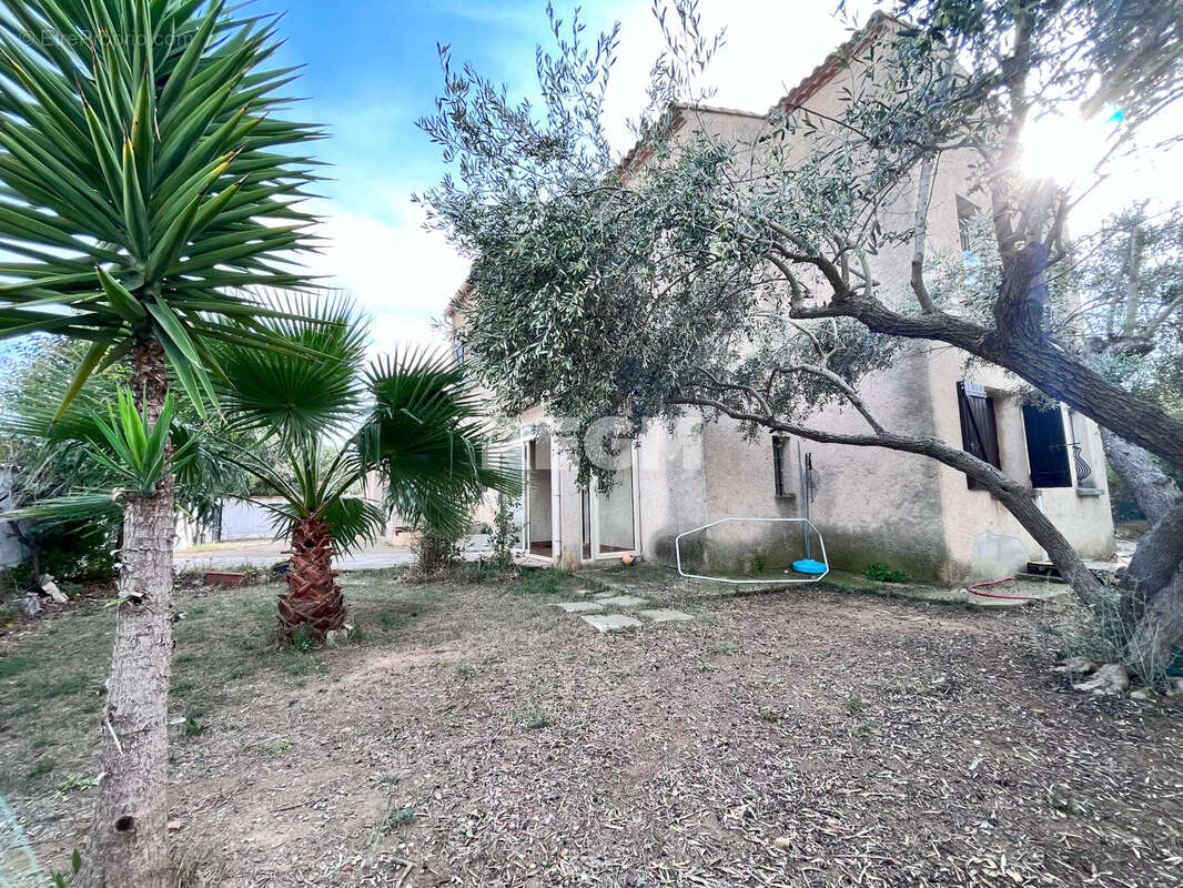 Maison à MAUGUIO