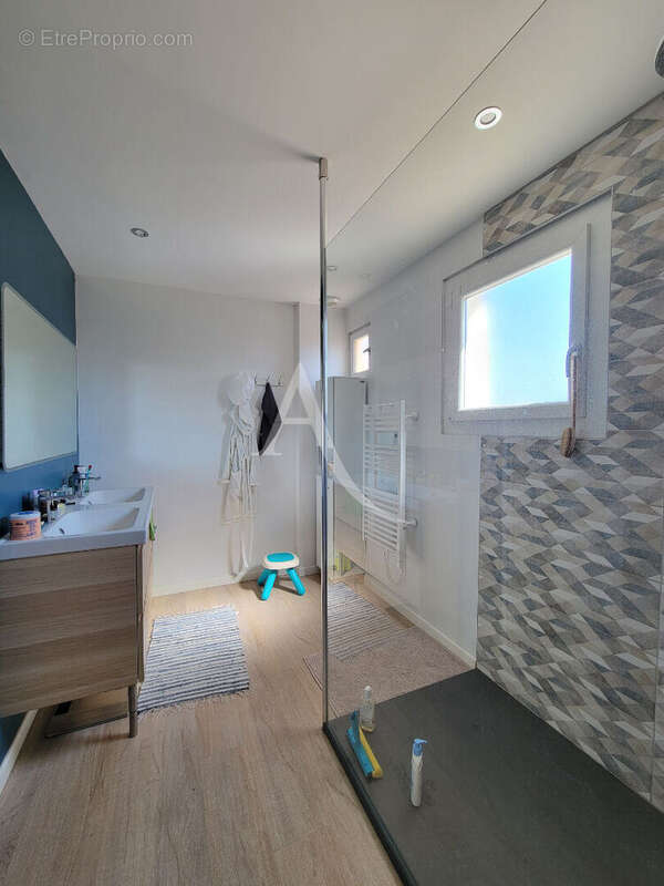 Maison à NAVAILLES-ANGOS