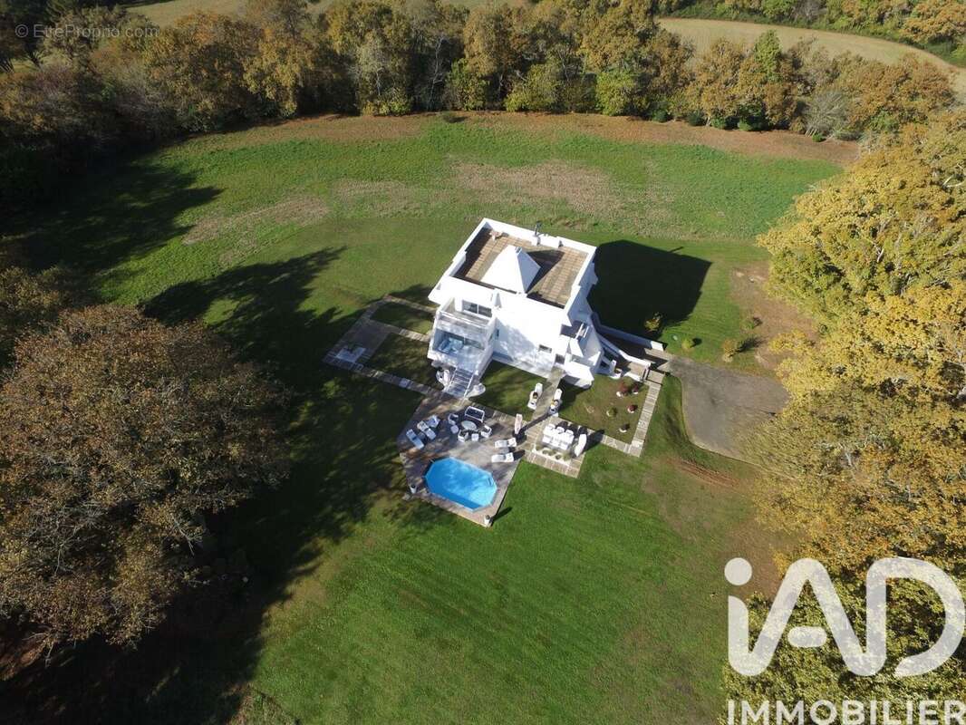 Photo 2 - Maison à SAINT-LOUBOUER