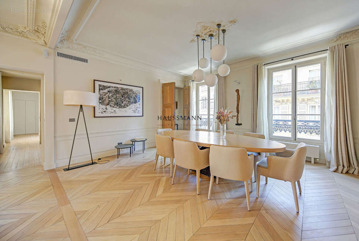 Appartement à PARIS-7E