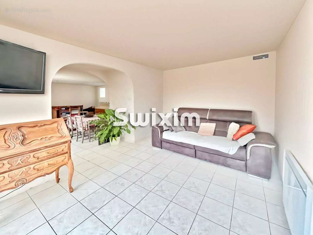 Maison à SUZE-LA-ROUSSE