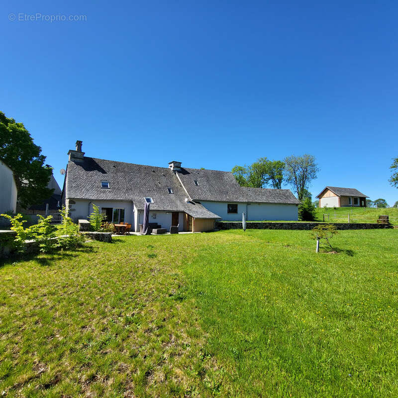 Maison en pierres mitoyenne d'un côté. - photo 20