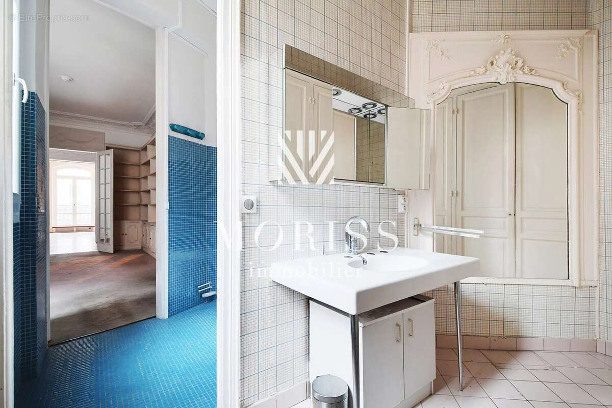 Appartement à PARIS-17E