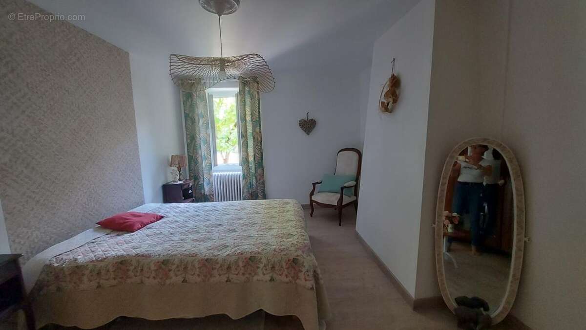 Rare ...Charmante Maison pierre Saint-Estèphe 5 pièce(s) 109 m2 excellent état - photo 6