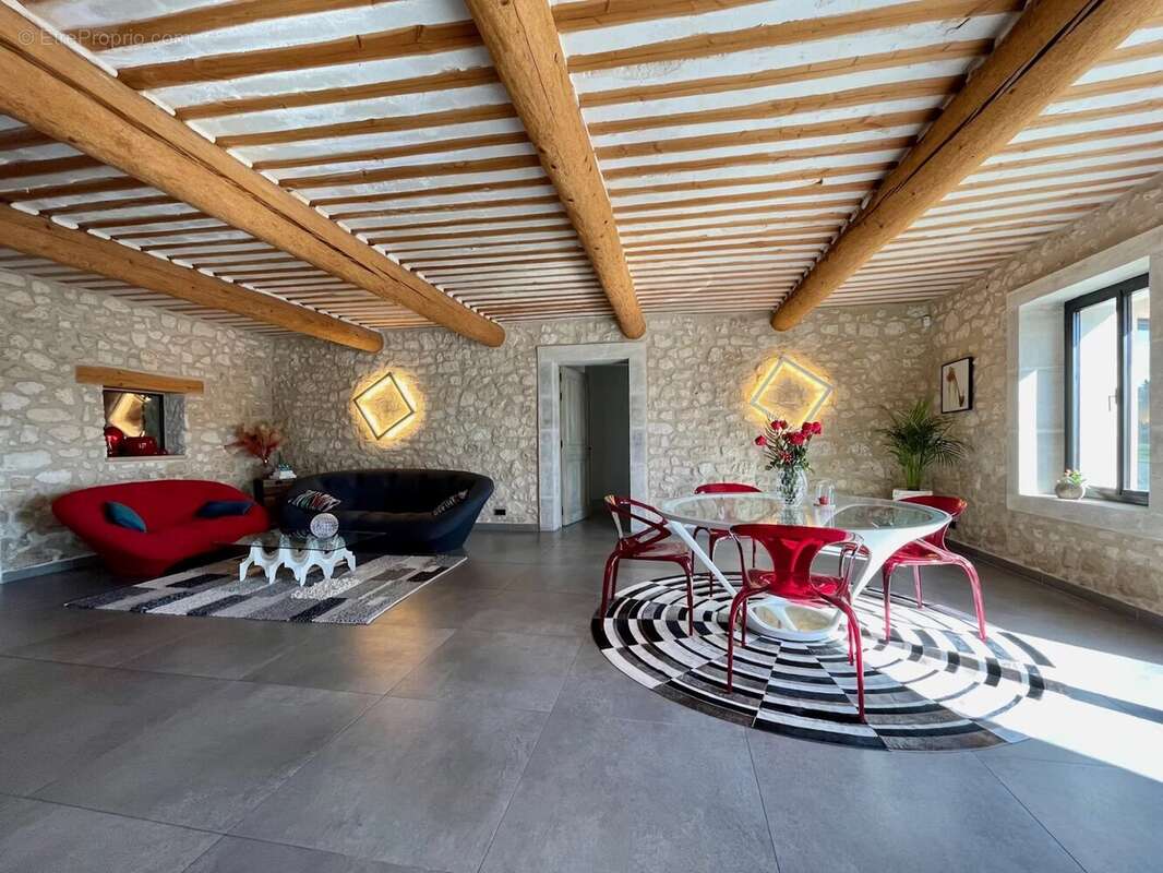 Maison à L&#039;ISLE-SUR-LA-SORGUE