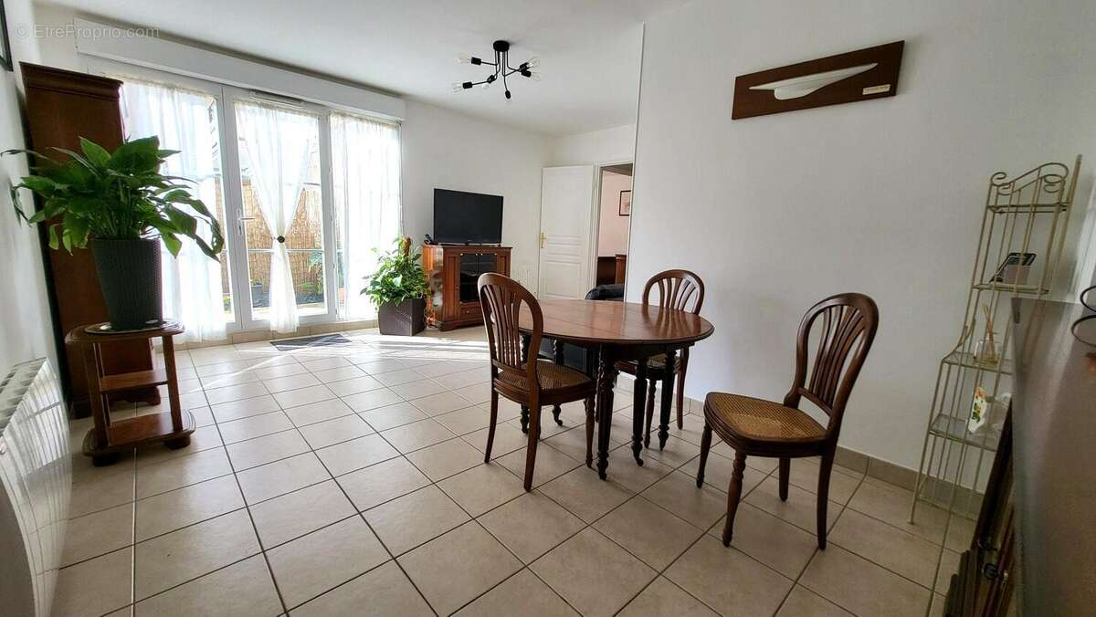 Appartement à LES CLAYES-SOUS-BOIS