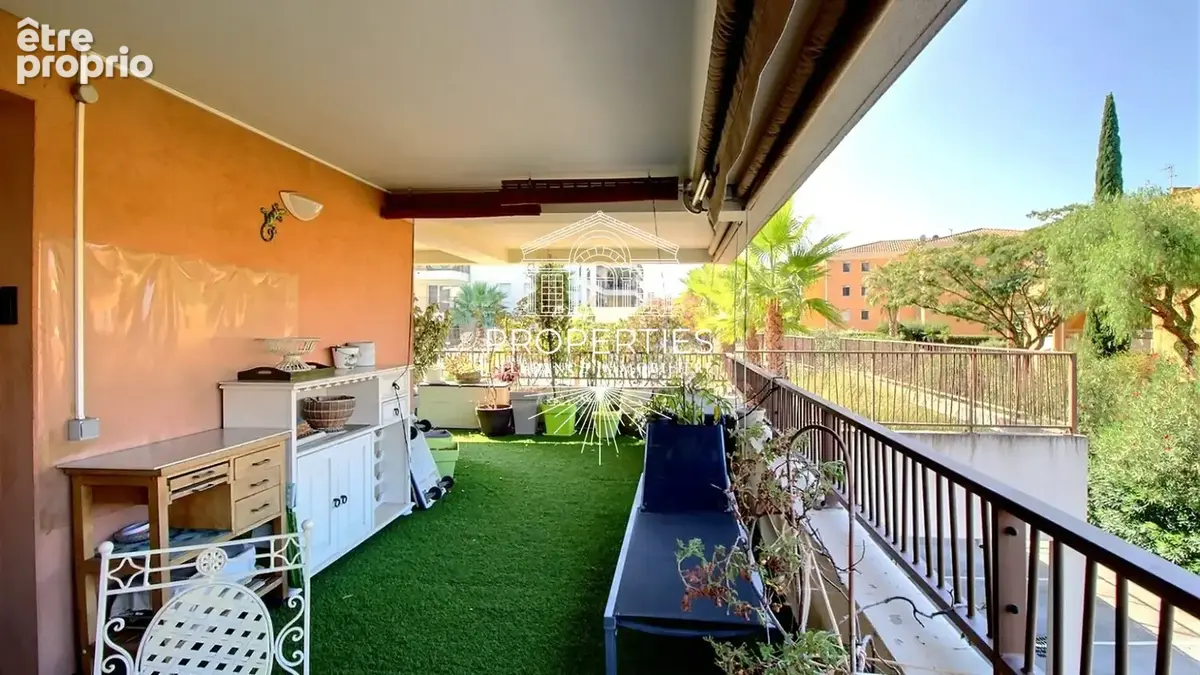 Le lavandou - t3 de 2016 - 68 m² - ascenseur - terrasse 60m² -  piscine - parking x2 - photo 8
