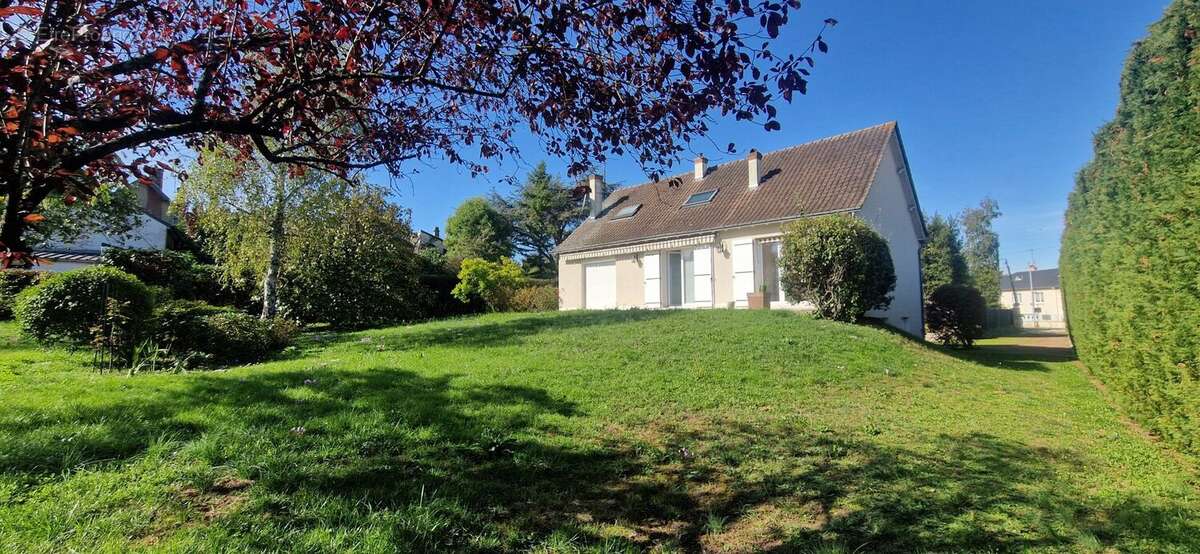 Maison à LA CHAUSSEE-SAINT-VICTOR