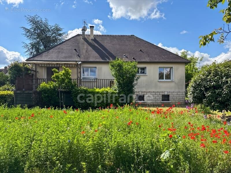 Maison à NEUVILLE-SUR-SARTHE