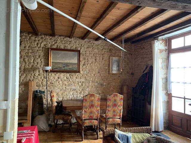 Maison à SAINT-THOMAS-DE-CONAC