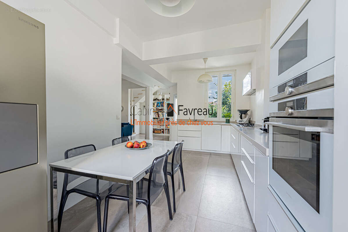 Maison à L'HAY-LES-ROSES