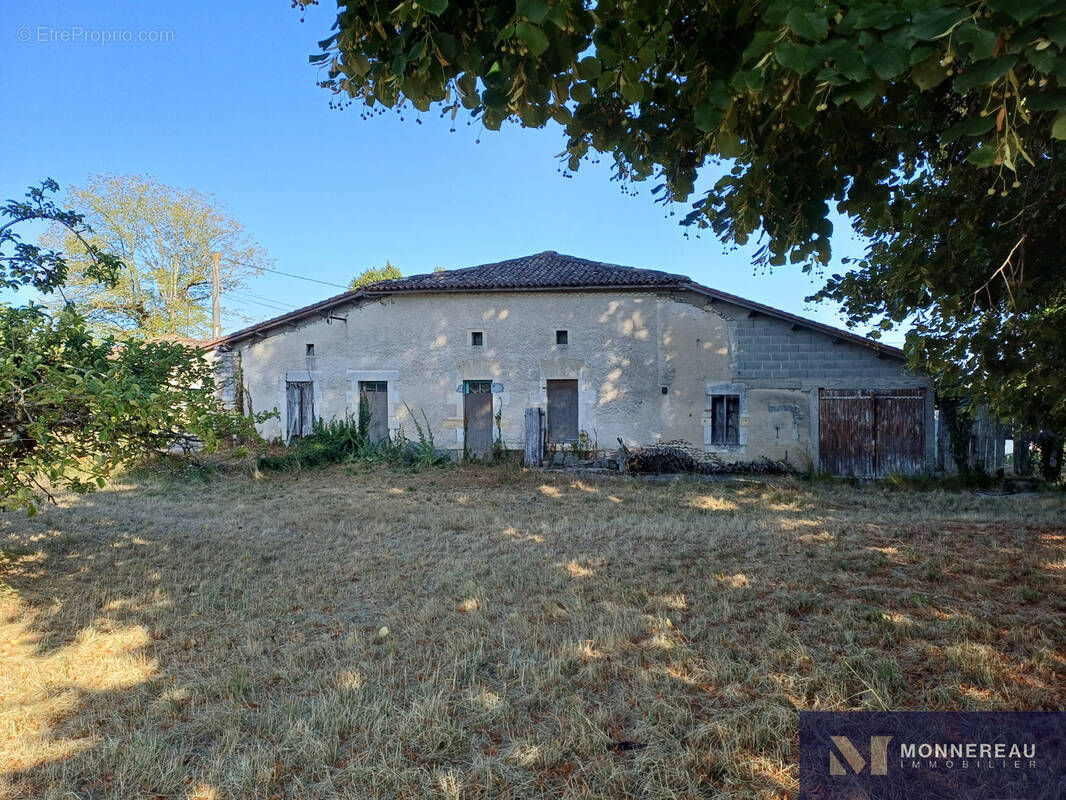 Maison à SAINT-CIERS-CHAMPAGNE