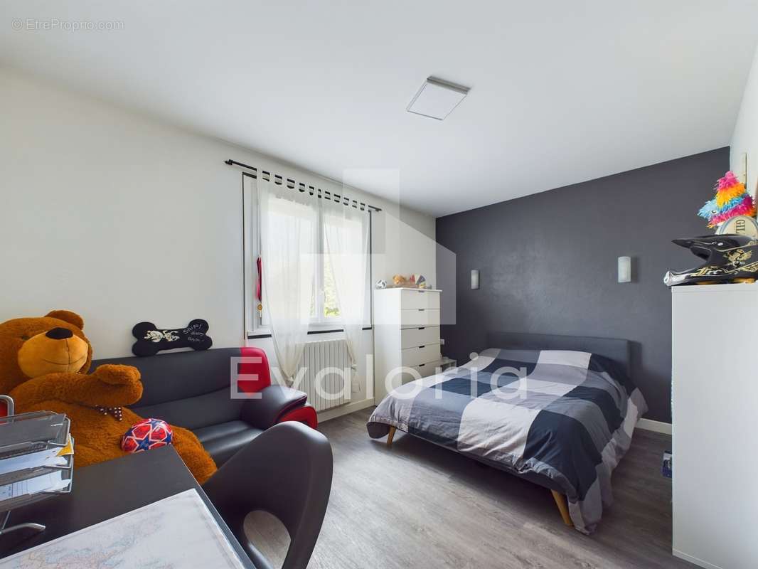 Maison 5 pièces de 130 m² sur un terrain de 800 m² avec piscine  - photo 9