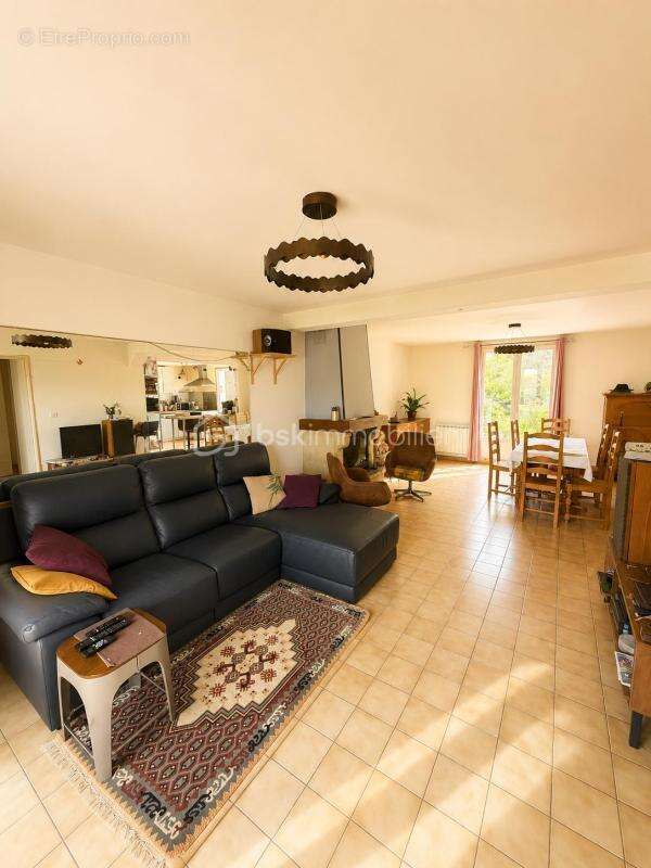 Maison familiale 98 m² avec garage, chalet et jardin de 777 m² — Chaumont-en-Vexin - photo 5