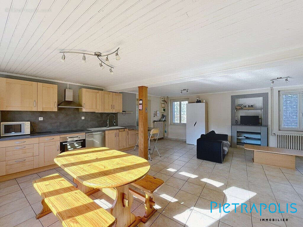 Maison à SAIL-SOUS-COUZAN