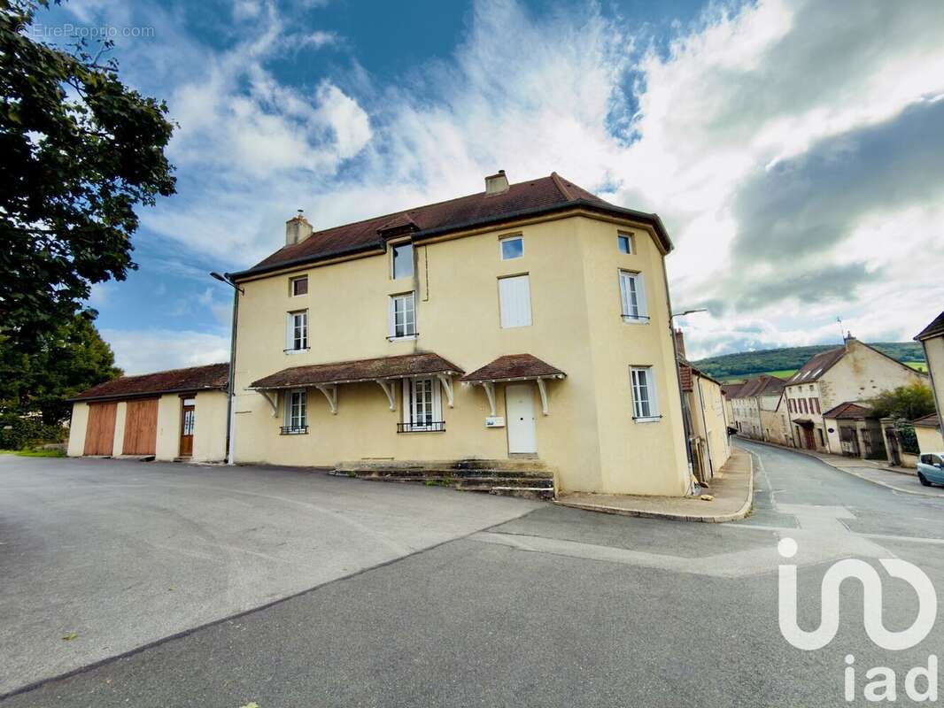 Photo 3 - Appartement à SALORNAY-SUR-GUYE