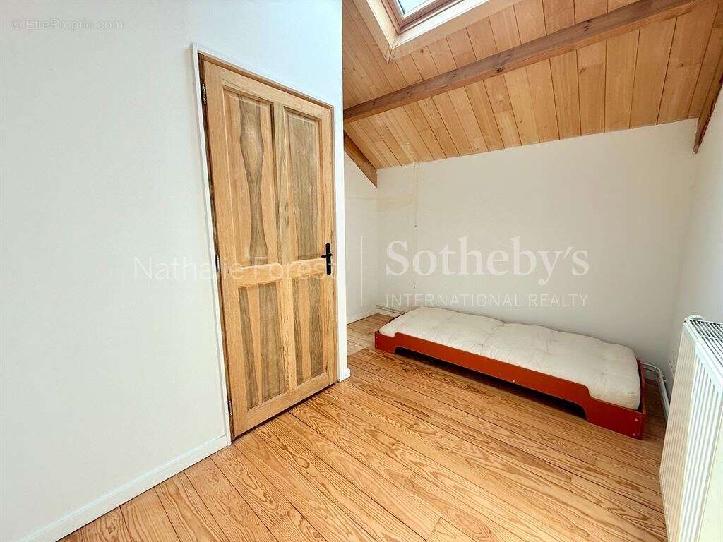 Vieux lille / rue de metz / rare t4 en duplex aux volumes hors normes ! - photo 15