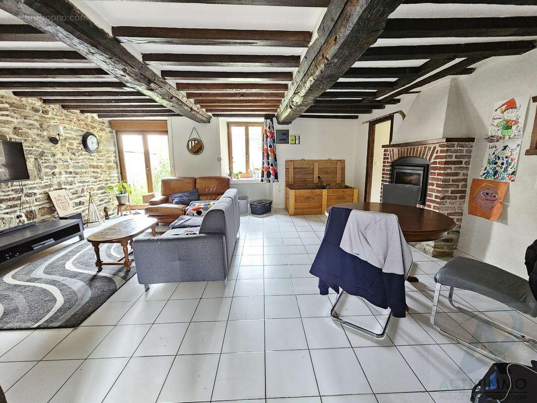 Maison à LA CHAPELLE-BICHE