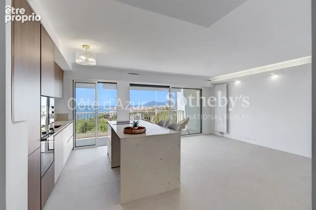Cannes Californie, appartement rénové avec terrasse plein sud et vue panoramique sur la mer - photo 6