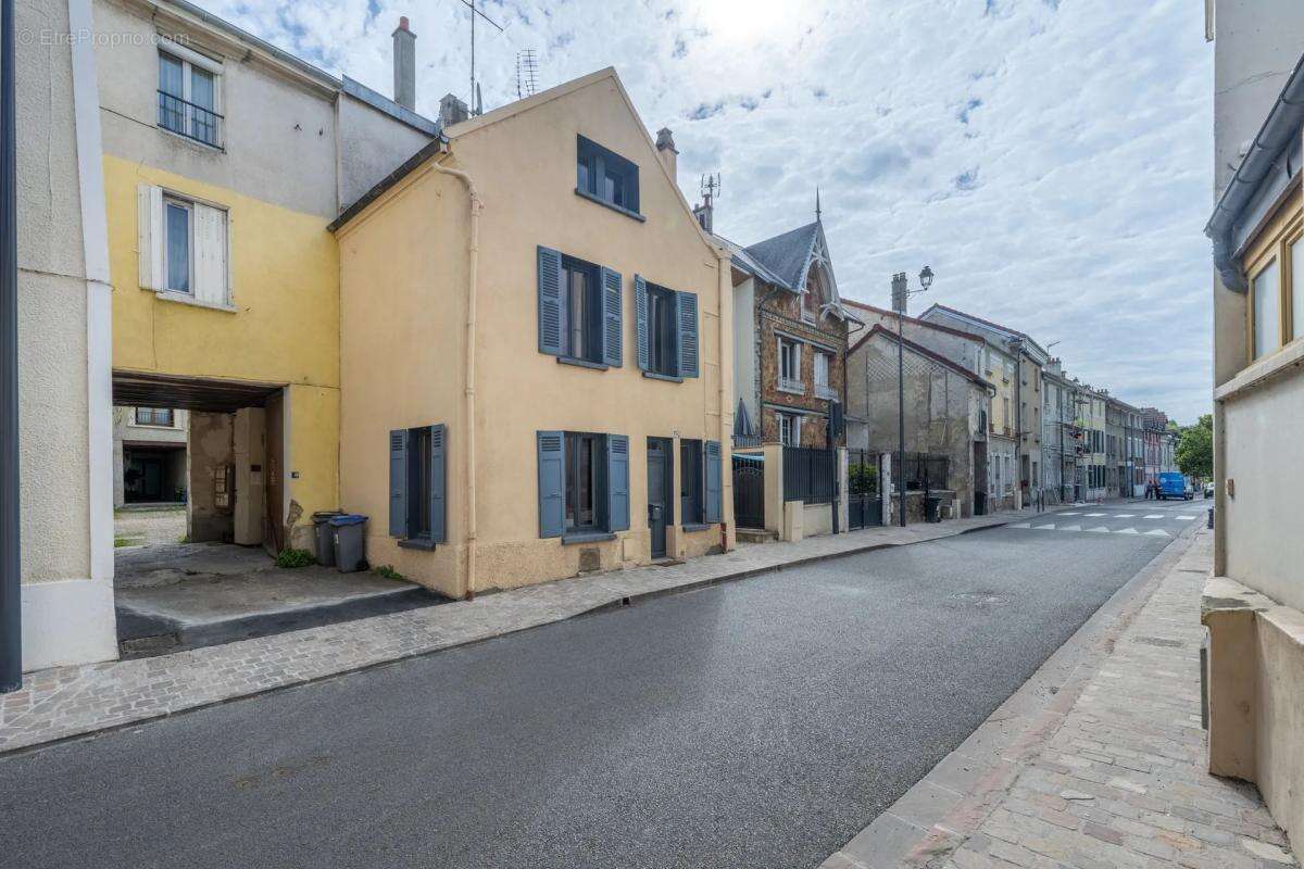 Maison à LA FRETTE-SUR-SEINE