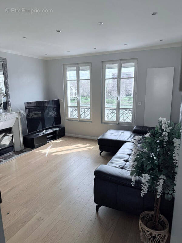 Appartement à COURBEVOIE