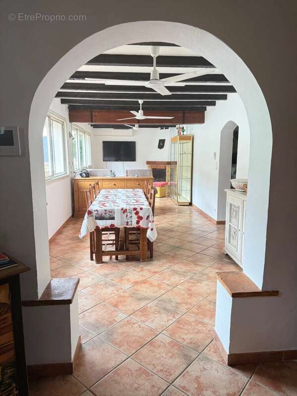 Maison à SAINTE-ANASTASIE-SUR-ISSOLE