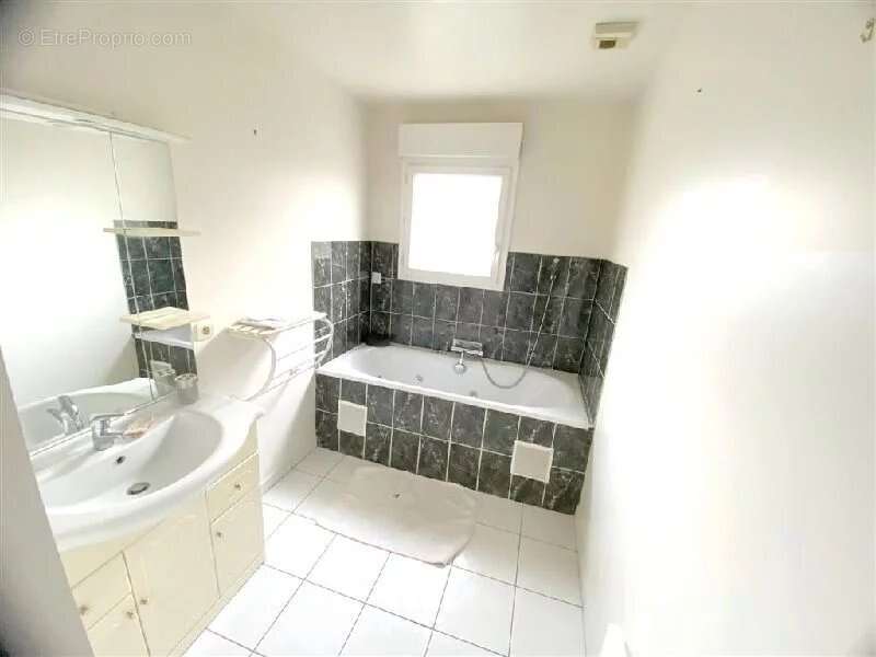 Maison à SAINTE-GENEVIEVE-DES-BOIS