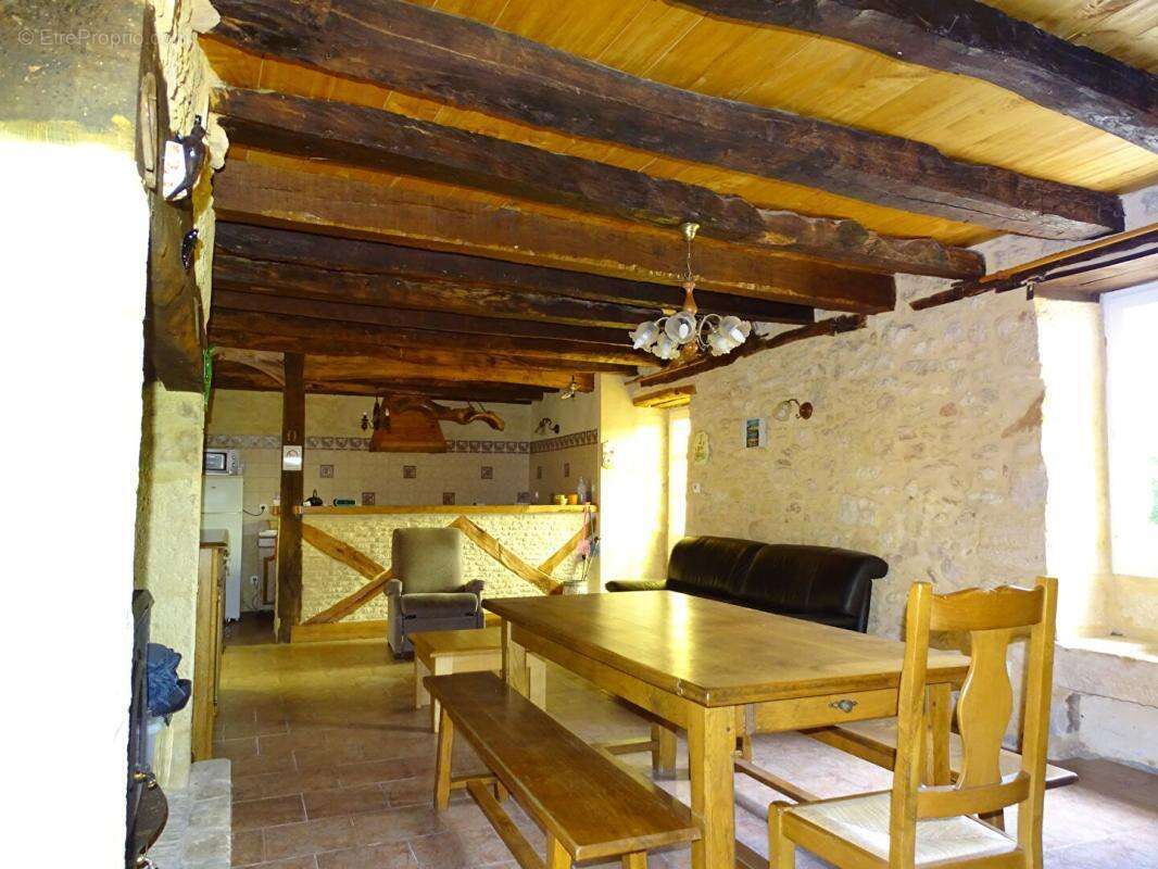 Ensemble immobilier Saint Leon Sur Vézère 8 pièce(s) 210.48 m2 - photo 2
