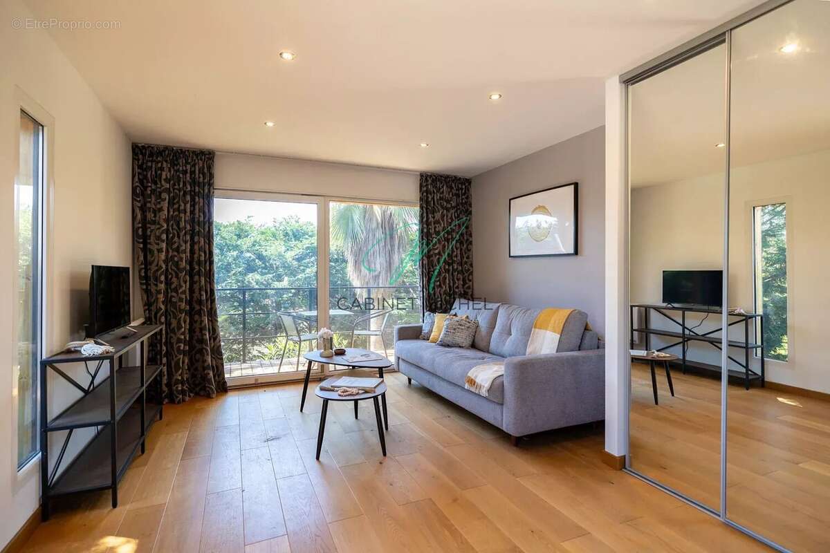 Maison à ROQUEFORT-LES-PINS