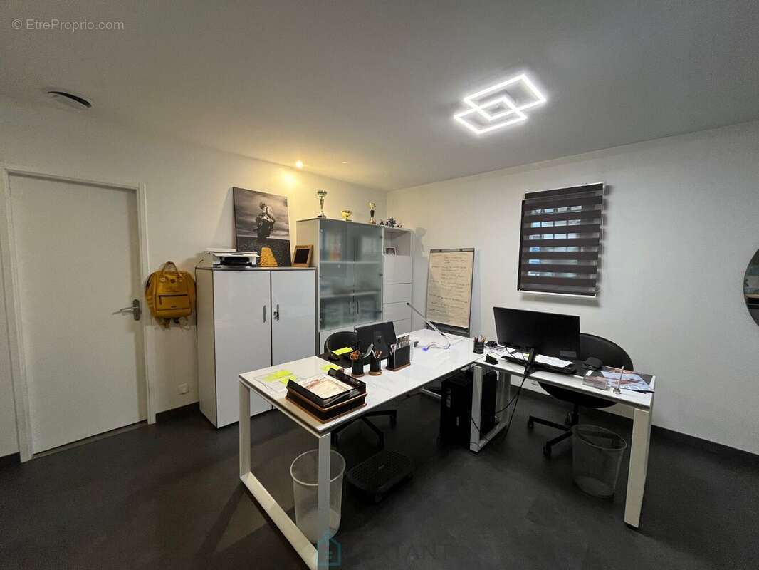 Superbe domaine touristique, 3 ha, 5 chalets bois, salle de réception, maison d'habitation, piscine, divers dépendances - photo 18