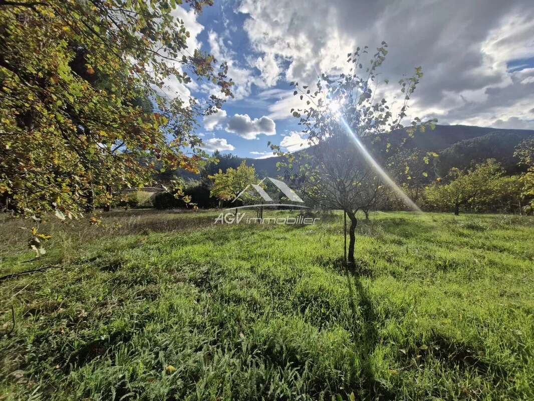 Terrain à SAINT-FLORENT-SUR-AUZONNET