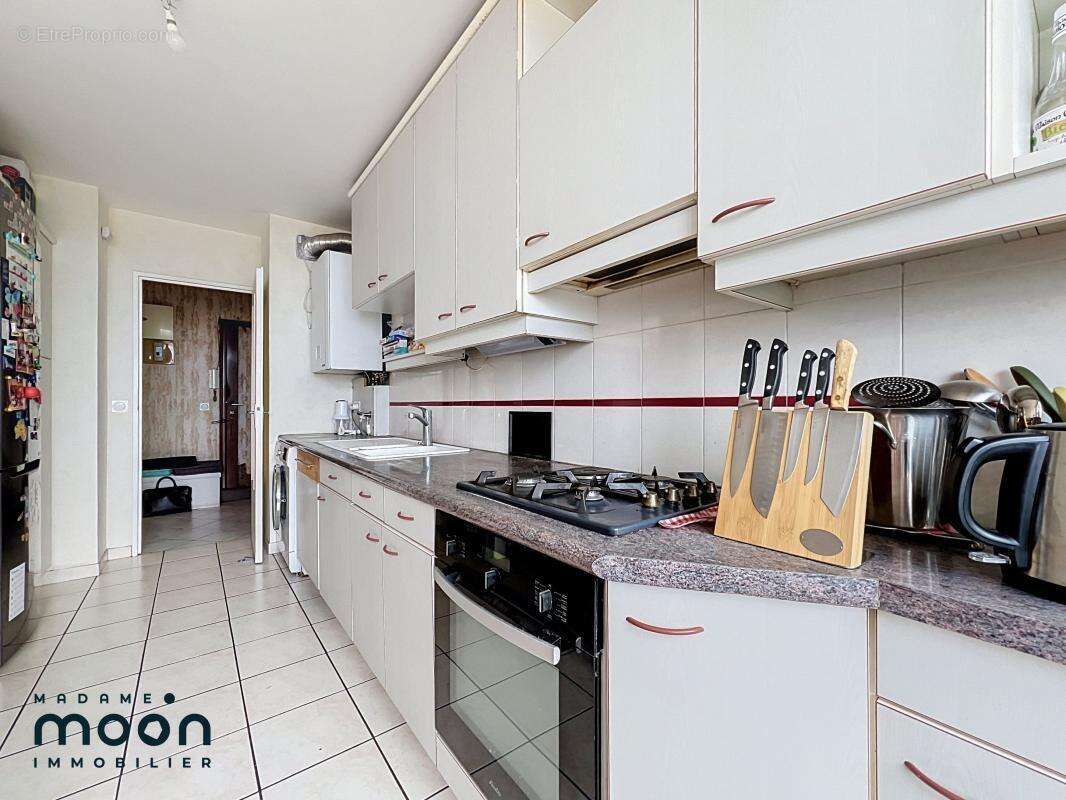 Appartement T4/5 de 86 m² avec garage et cave – Lyon 5e Champvert – Commerces et bus à pied, résidence rénovée - photo 6