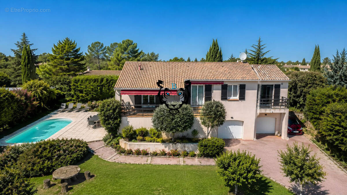 Maison à ROQUEBRUNE-SUR-ARGENS
